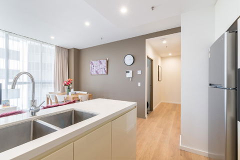 Sydney CBD Modern 2 Bedroom Apartment + Free Car Parking - Accommodation Rockhampton 6