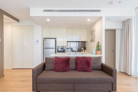 Sydney CBD Modern 2 Bedroom Apartment + Free Car Parking - Accommodation Rockhampton 4