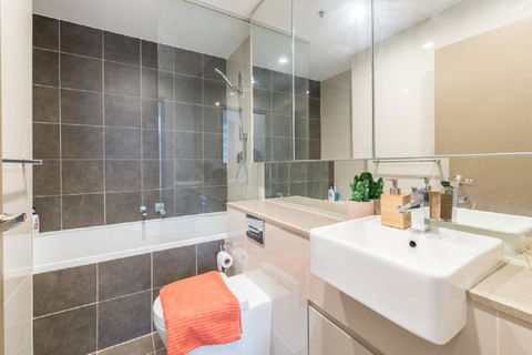 Sydney CBD Modern 2 Bedroom Apartment + Free Car Parking - Accommodation Rockhampton 17