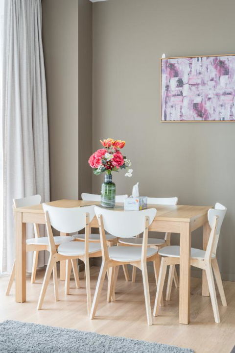 Sydney CBD Modern 2 Bedroom Apartment + Free Car Parking - Accommodation Rockhampton 5