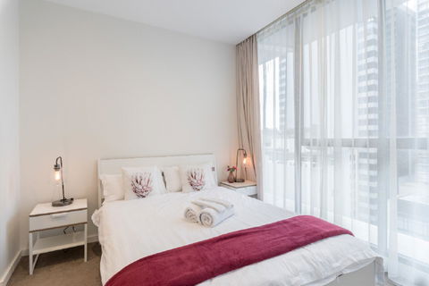 Sydney CBD Modern 2 Bedroom Apartment + Free Car Parking - Accommodation Rockhampton 8