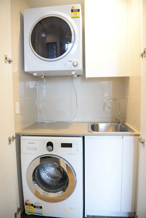 Sydney CBD Modern 2 Bedroom Apartment + Free Car Parking - Accommodation Rockhampton 26