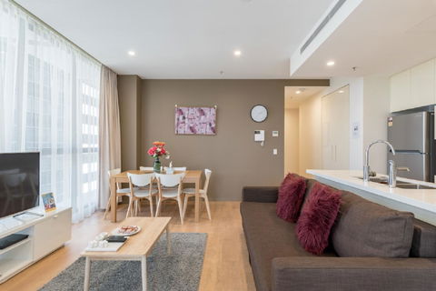 Sydney CBD Modern 2 Bedroom Apartment + Free Car Parking - Accommodation Rockhampton 1