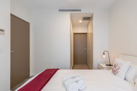 Sydney CBD Modern 2 Bedroom Apartment + Free Car Parking - Accommodation Rockhampton 9