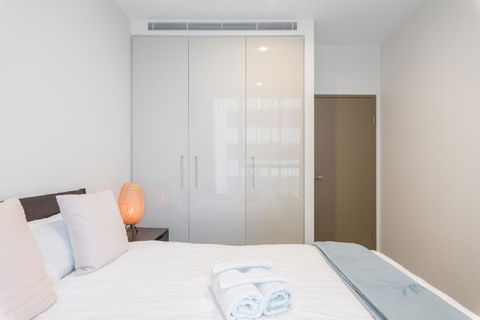 Sydney CBD Modern 2 Bedroom Apartment + Free Car Parking - Accommodation Rockhampton 12