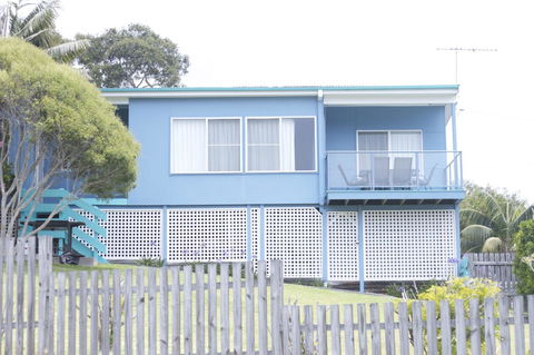 Clareview, 8 Korogora Street - Accommodation Rockhampton 4