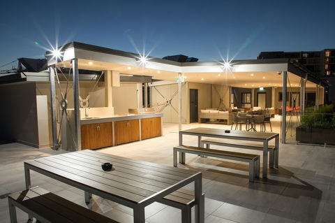 Studio 8 Residences - Adults Only - Accommodation Rockhampton 9