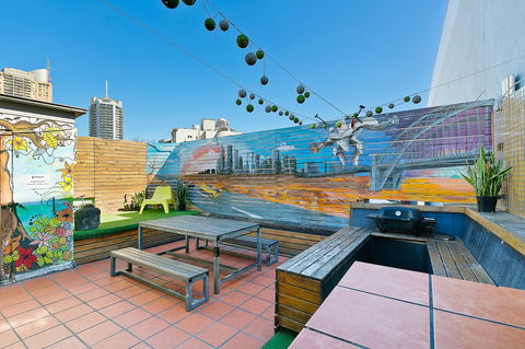 Mad Monkey Downtown - Accommodation Rockhampton 6