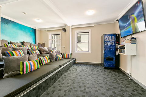 Mad Monkey Downtown - Accommodation Rockhampton 8