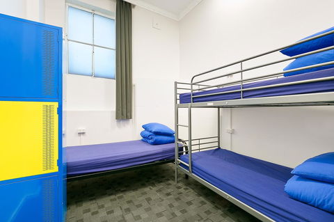 Mad Monkey Downtown - Accommodation Rockhampton 9