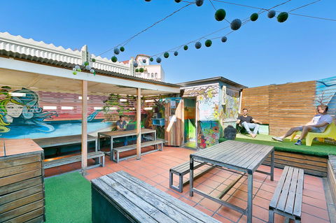 Mad Monkey Downtown - Accommodation Rockhampton 11