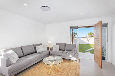 Modern Guest House - Accommodation Rockhampton 1