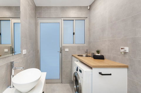 Modern Guest House - Accommodation Rockhampton 9