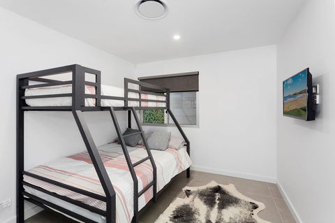Modern Guest House - Accommodation Rockhampton 0