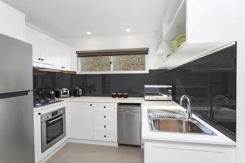 Modern Guest House - Accommodation Rockhampton 10