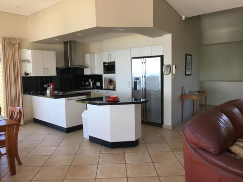 OceanScape Luxury Beachfront Villas - Accommodation Rockhampton 16