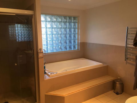OceanScape Luxury Beachfront Villas - Accommodation Rockhampton 2