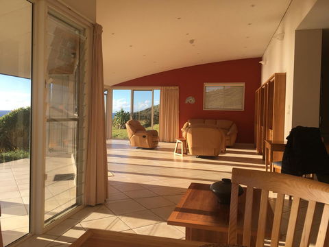 OceanScape Luxury Beachfront Villas - Accommodation Rockhampton 10