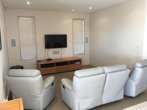 OceanScape Luxury Beachfront Villas - Accommodation Rockhampton 1