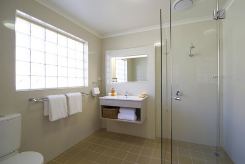 Marty's @ Little Beach - Accommodation Rockhampton 12
