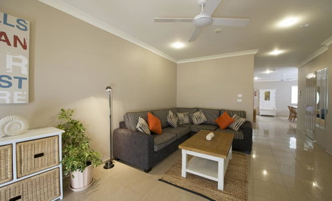 Marty's @ Little Beach - Accommodation Rockhampton 11
