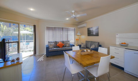 Marty's @ Little Beach - Accommodation Rockhampton 14