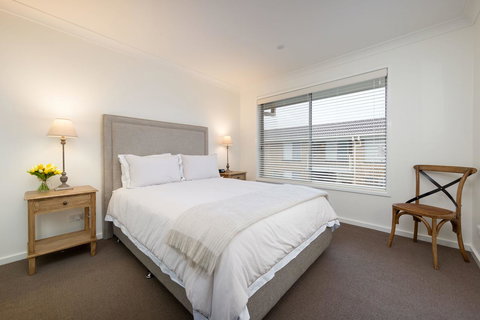 Sleeping In Style - Central & Sophisticated - Accommodation Rockhampton 3