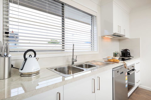 Sleeping In Style - Central & Sophisticated - Accommodation Rockhampton 4