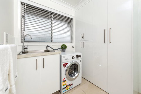 Sleeping In Style - Central & Sophisticated - Accommodation Rockhampton 2