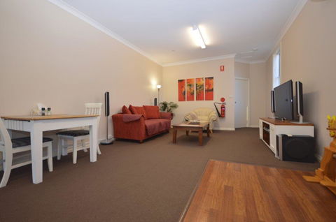 The Old Saddlery - Accommodation Rockhampton 3