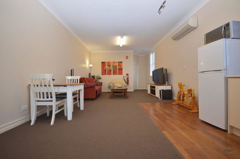 The Old Saddlery - Accommodation Rockhampton 5