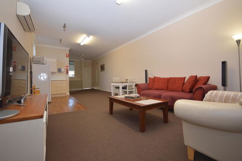 The Old Saddlery - Accommodation Rockhampton 8