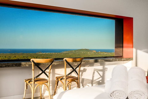 Sundays At Byron - Accommodation Rockhampton 4