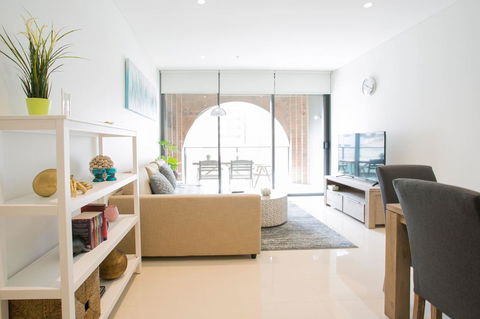 Newly Settled Three Bedrooms Apartment In CBD - Accommodation Rockhampton 0