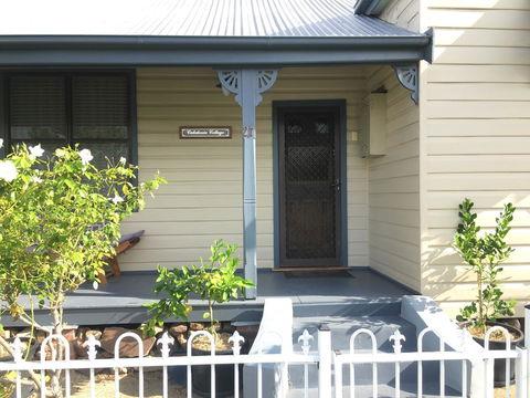 Caledonia Cottage - Accommodation Rockhampton 6