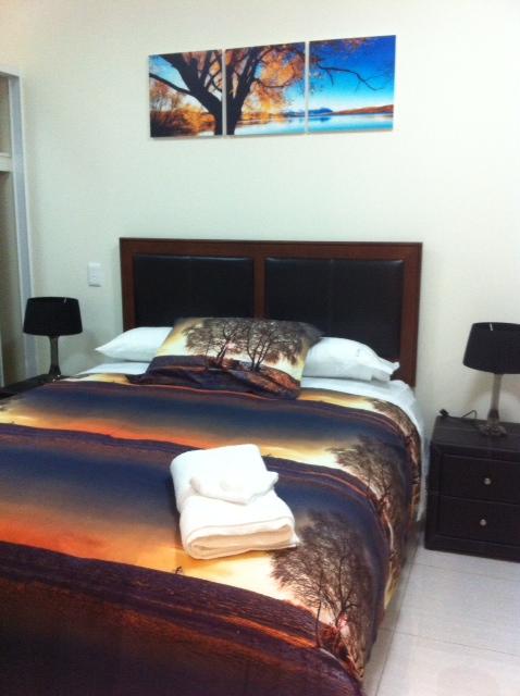 Nomikis\'On The Avenue - Accommodation Rockhampton 13
