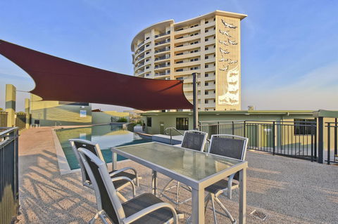 Nomikis\'On The Avenue - Accommodation Rockhampton 12