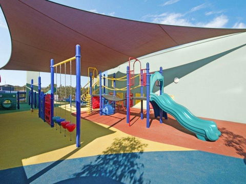 Nomikis\'On The Avenue - Accommodation Rockhampton 7