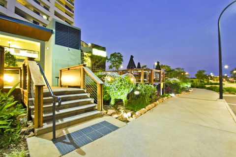 Nomikis\'On The Avenue - Accommodation Rockhampton 2