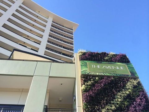 Nomikis\'On The Avenue - Accommodation Rockhampton 9