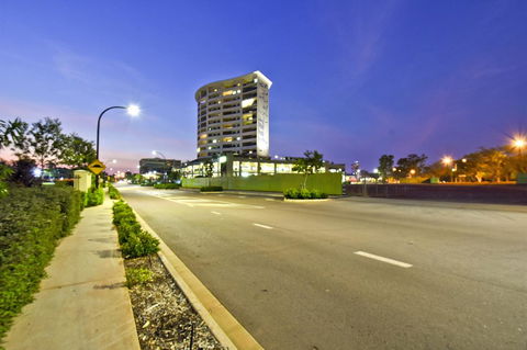 Nomikis\'On The Avenue - Accommodation Rockhampton 10