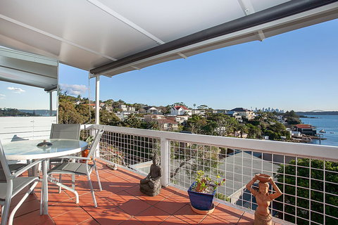 Art Deco Apartment With Breathtaking Water Views - Accommodation Rockhampton 12
