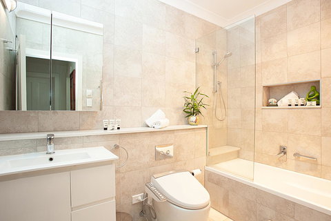 Art Deco Apartment With Breathtaking Water Views - Accommodation Rockhampton 2