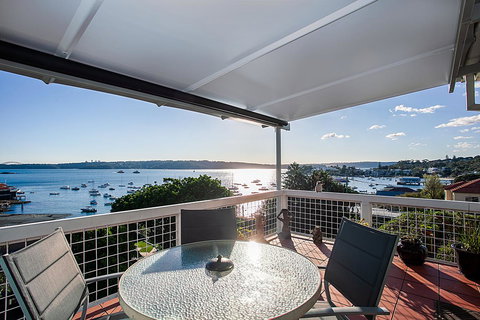 Art Deco Apartment With Breathtaking Water Views - Accommodation Rockhampton 3