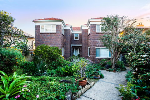 Art Deco Apartment With Breathtaking Water Views - Accommodation Rockhampton 13