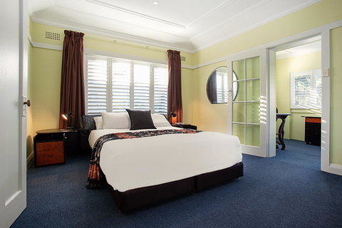 Art Deco Apartment With Breathtaking Water Views - Accommodation Rockhampton 1