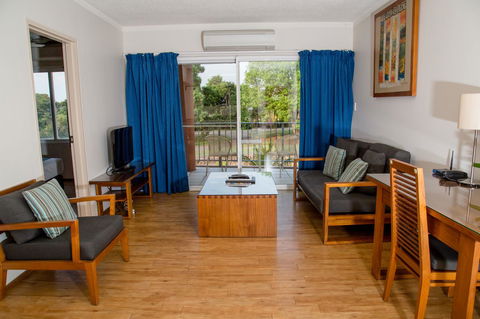 Cullen Bay Resorts - Accommodation Rockhampton 4