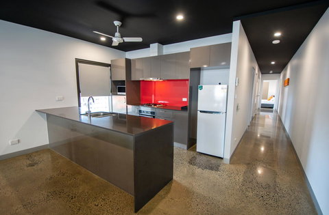 Magnum Serviced Apartments - Accommodation Rockhampton 8