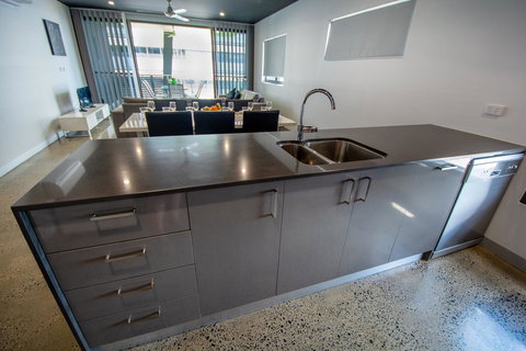 Magnum Serviced Apartments - Accommodation Rockhampton 6