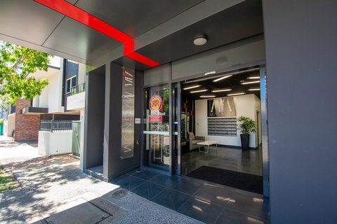 Magnum Serviced Apartments - Accommodation Rockhampton 25